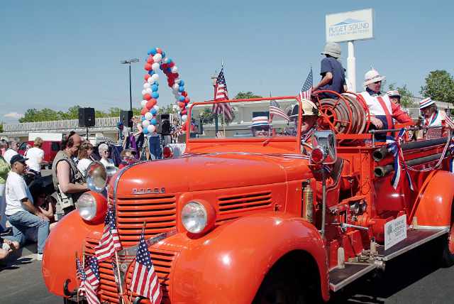 BurienParadeFireTruck 640