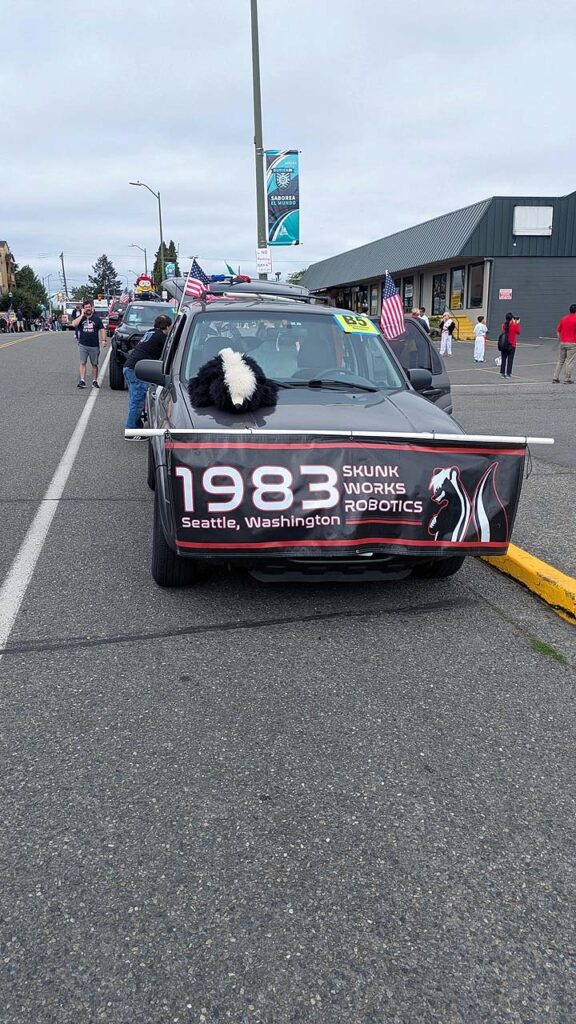 SkunkWorksRoboticsBurienParade26 03