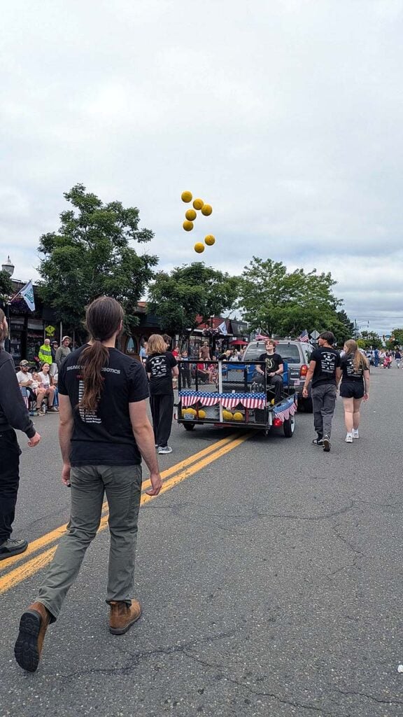 SkunkWorksRoboticsBurienParade26 06