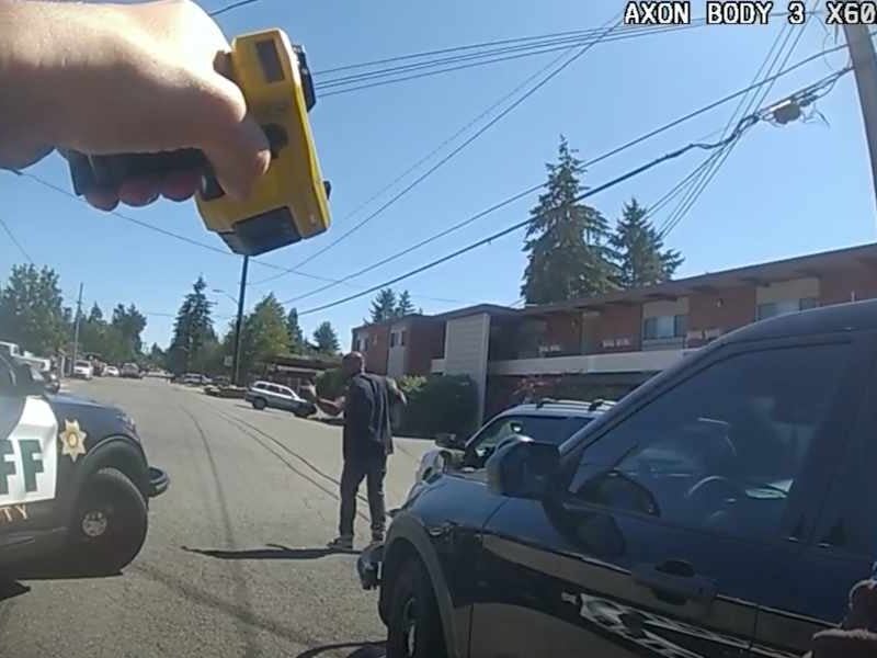 VIDEO: Man charged after allegedly pointing gun at undercover detective while driving on SR 509 