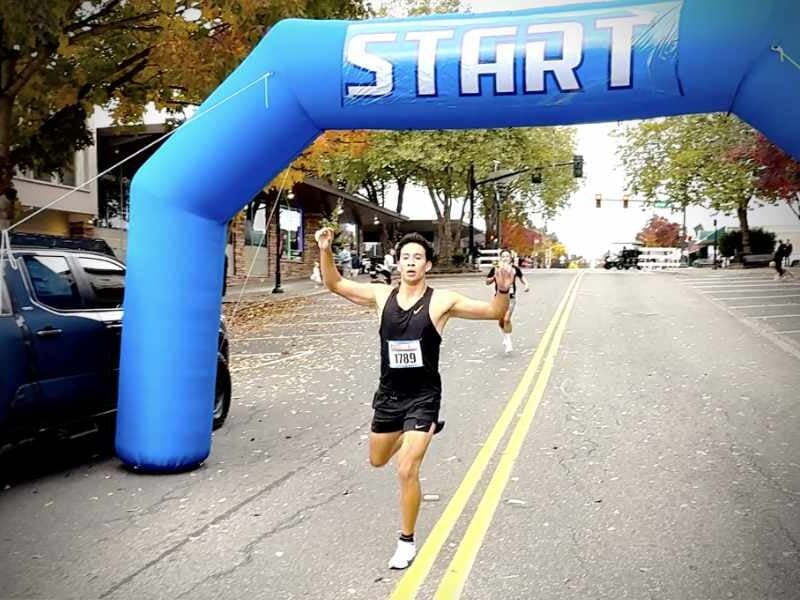 17th annual Burien Brat Trot draws 1,130 runners, raises close to $40,000 for Highline Schools Foundation